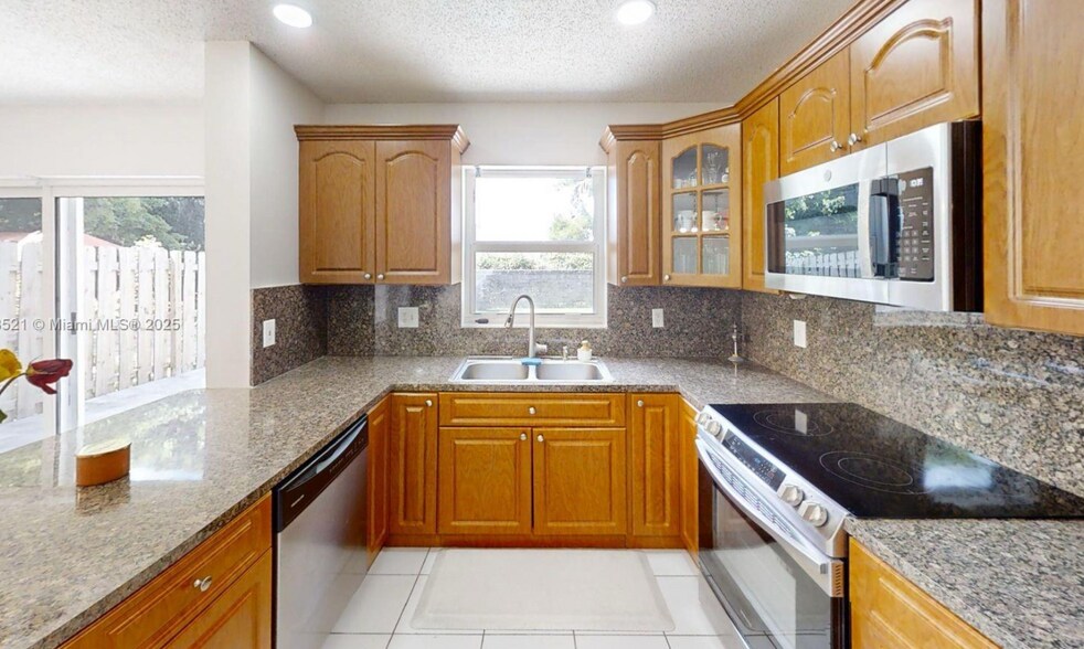 Primary Photo - 8422 SW 44th Pl
