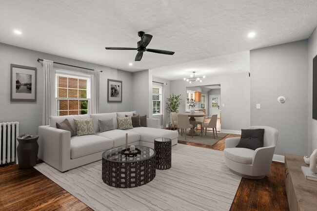 Building Photo - Rare Kenwood Townhome, Across from Campus