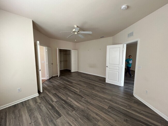 Building Photo - Gardens of Bridgehampton - 3 bedroom - 3 b...