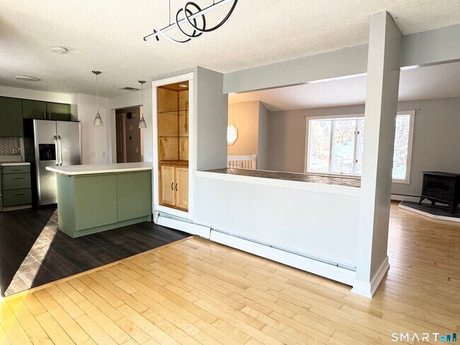 Building Photo - 8 Wildwood Rd