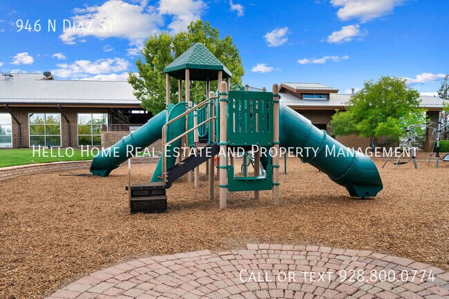 Building Photo - 946 N Diaz St