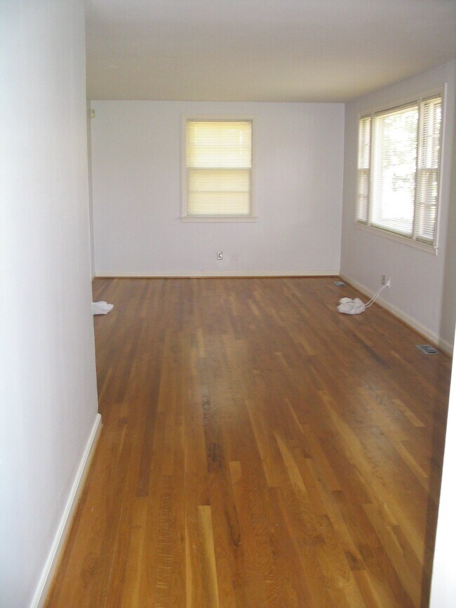 Building Photo - 501 Landon Dr