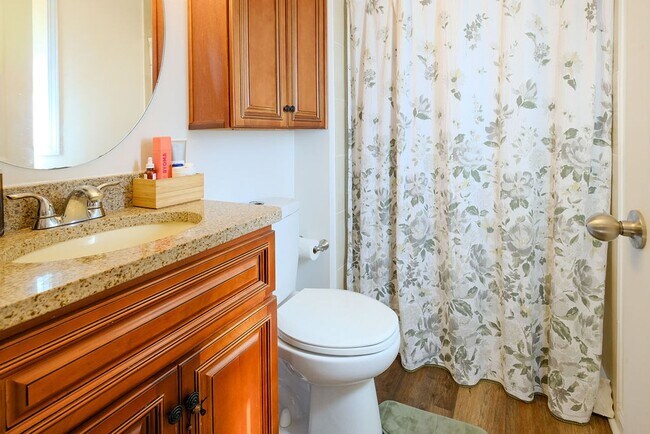 Building Photo - 15 White Street Extension