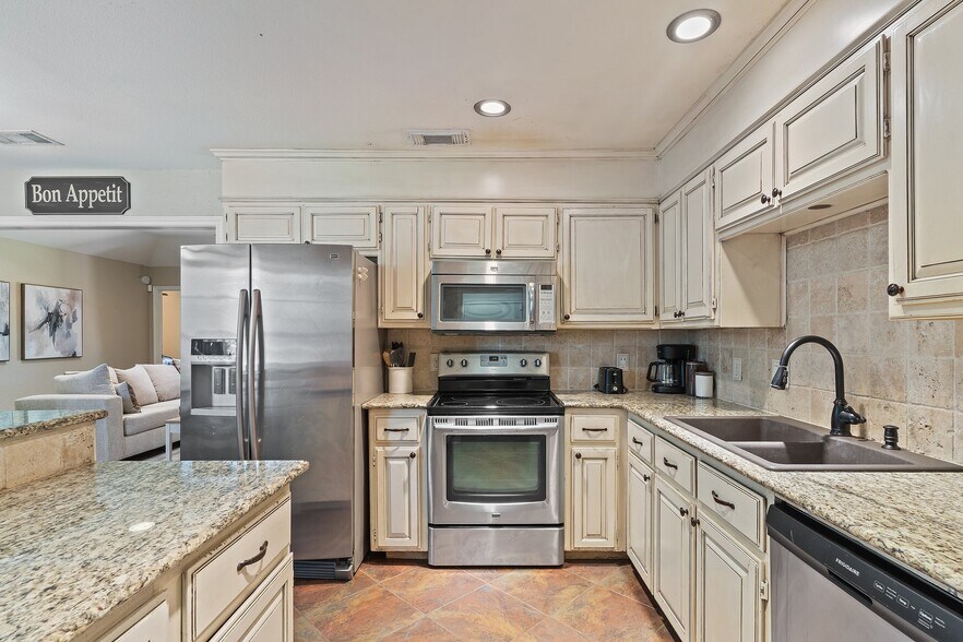 Building Photo - 19 Alamosa Dr