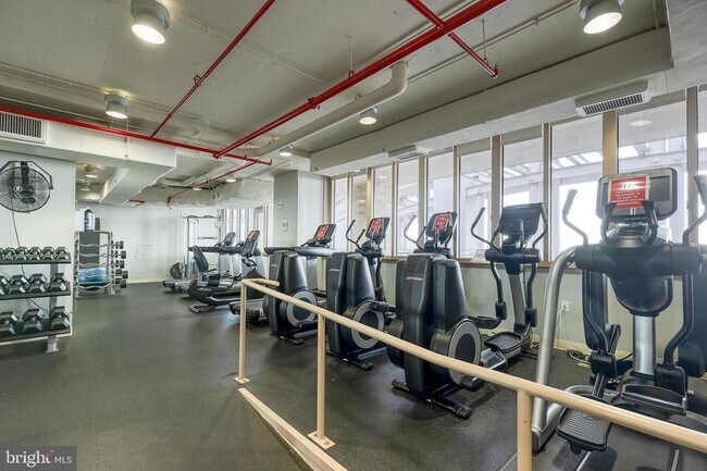 Building Photo - Sun-Drenched 1BR Condo with Rooftop Pool & Parking in Heart of Ballston