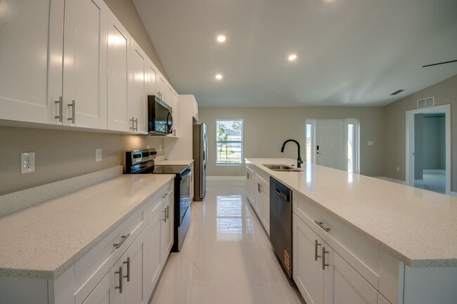 Building Photo - 3433 NE 11th Pl