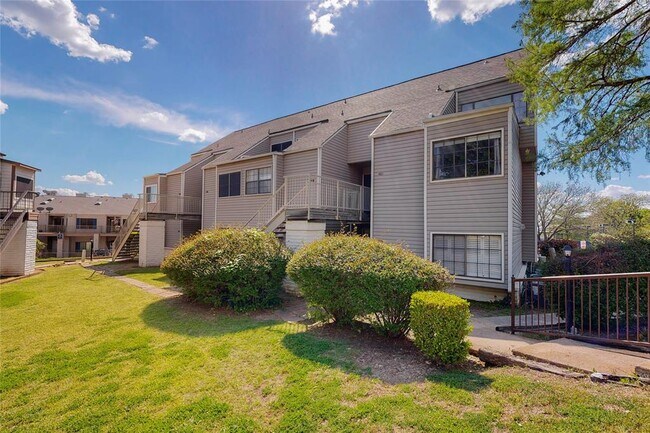 Building Photo - 426 Yacht Club Dr