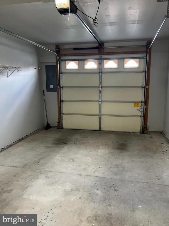 Building Photo - 2037 Powell Dr