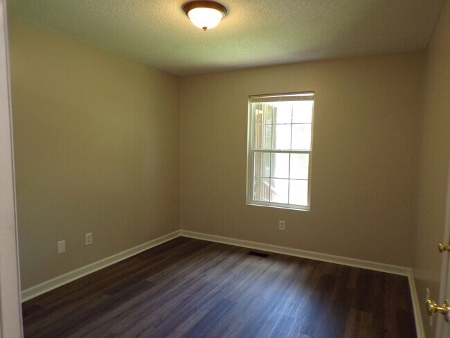 Building Photo - 109 Astrid St