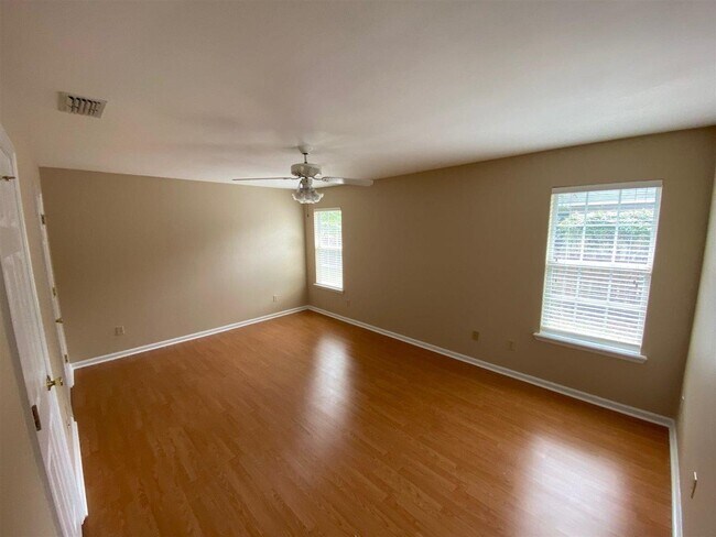 Building Photo - 2601 Cotuit Ln