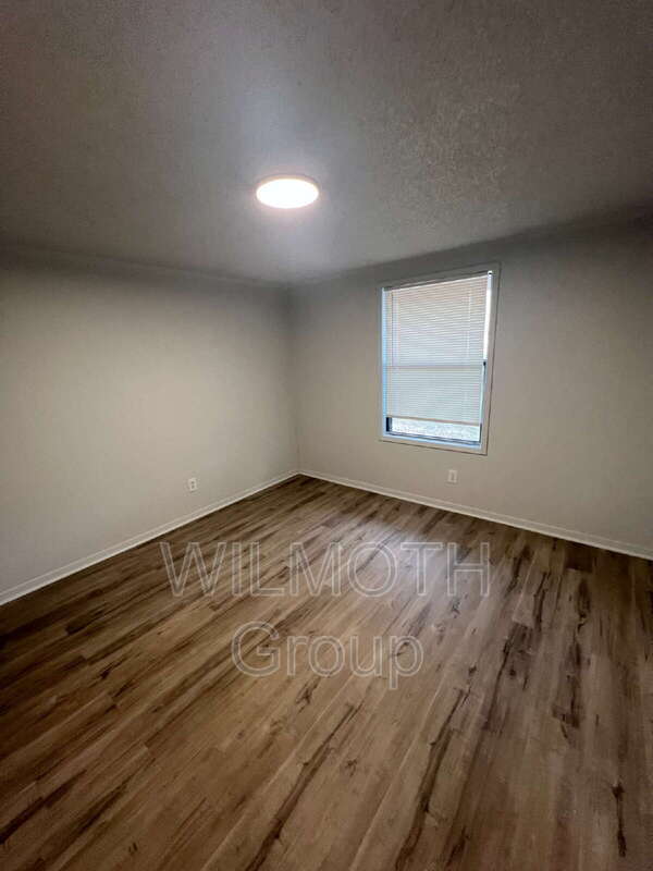 Building Photo - 2000 Indianapolis Rd