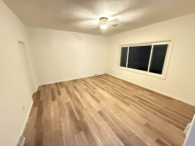 Building Photo - 208 Bird St