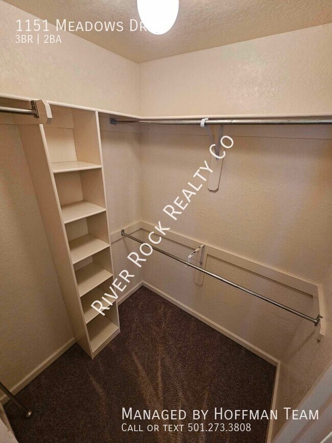Building Photo - 1151 Meadows Dr