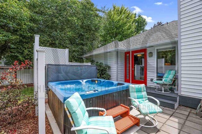 Building Photo - **COMING SOON** Spacious South Hill Rancher