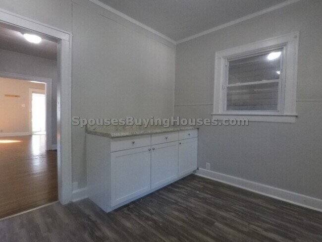 Building Photo - 810 Fairfield Ave