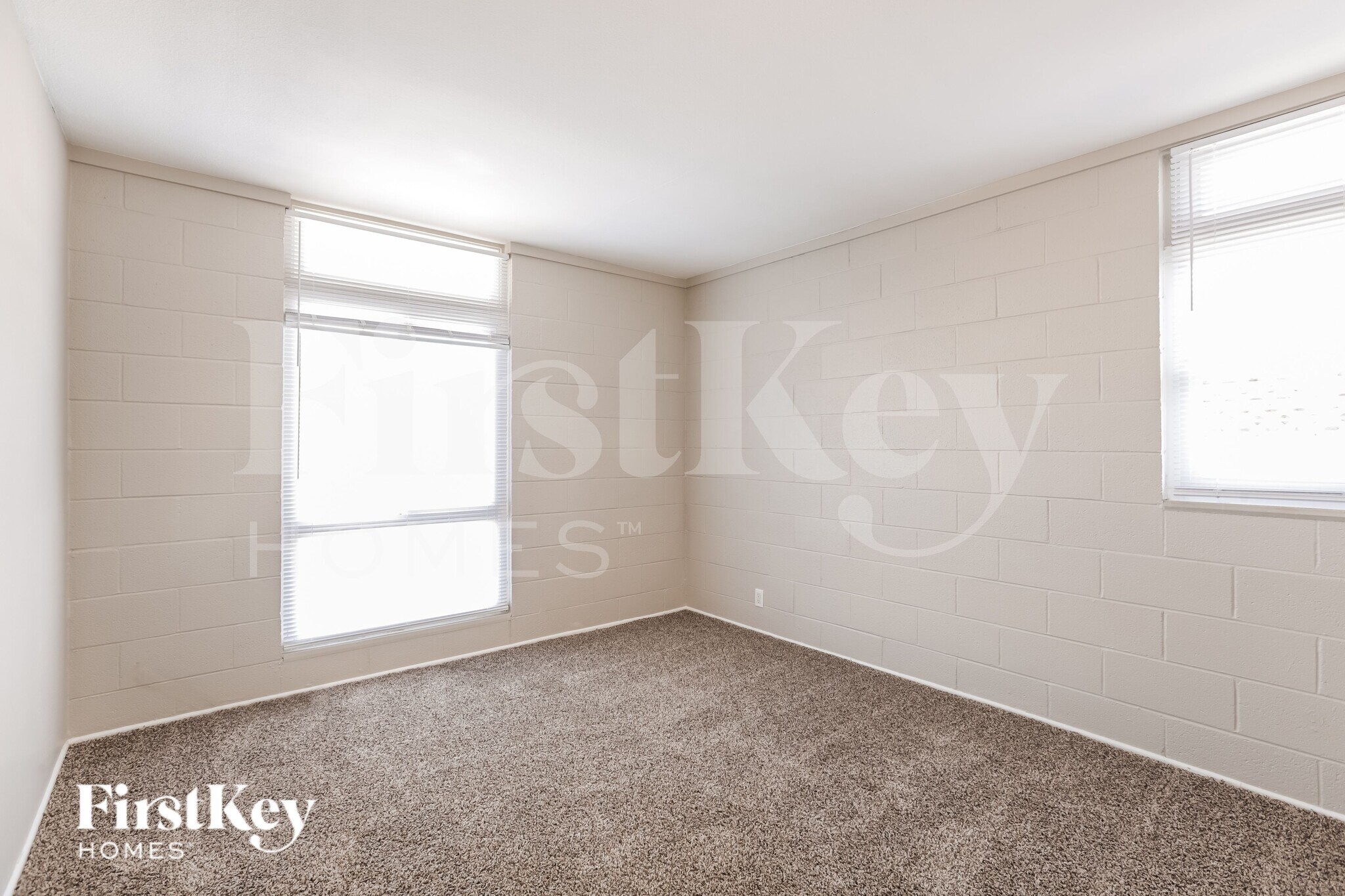 Building Photo - 2800 E Webb Ave