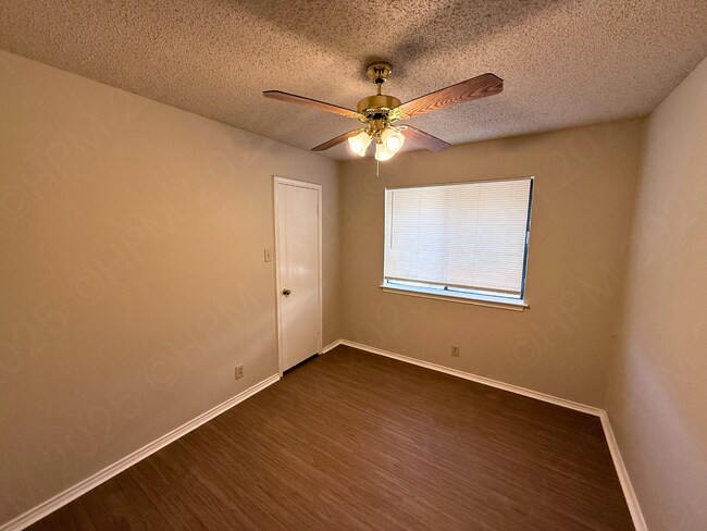 Building Photo - Move-In Special. ½ off the first full month's rent with a 12-month lease.
