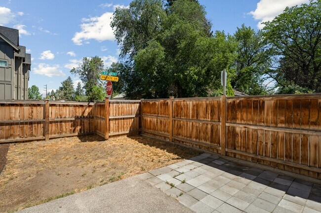 Building Photo - Close proximity to Old Mill District and downtown