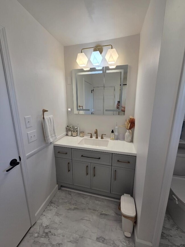 Building Photo - 100 9th Ave