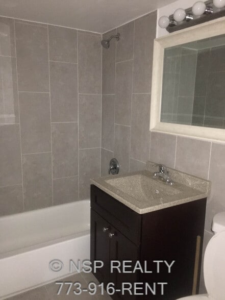 Building Photo - 1026 S River Rd