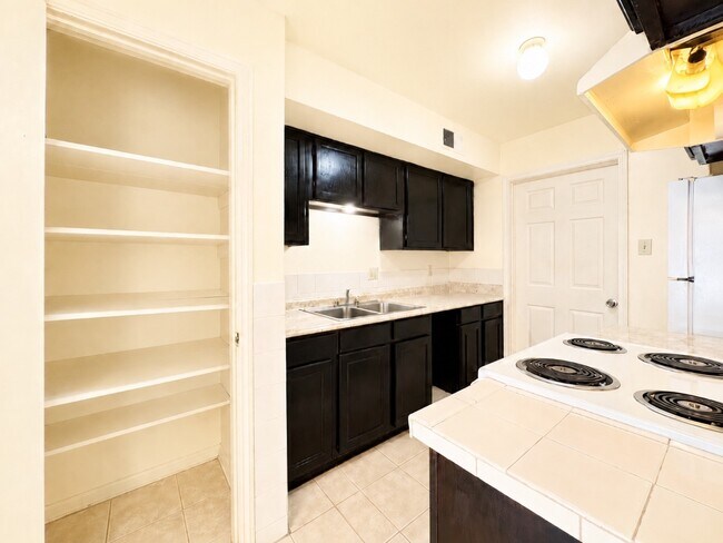 Building Photo - 12504 Autumn Leaf Ln