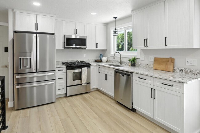 Building Photo - 8558 Harvard Park Dr