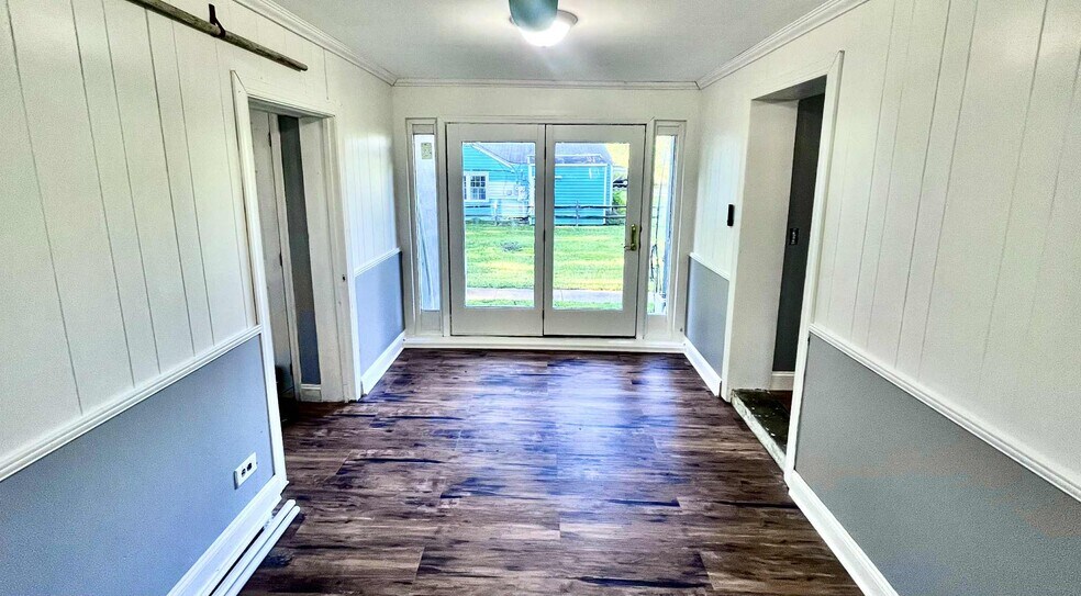 Sunroom - Pic 1 - 3801 Seaford Rd