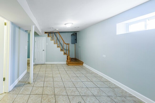 Building Photo - 5557 S Kildare Ave