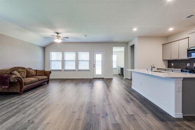 Building Photo - 6213 Abby Dr