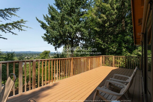 Building Photo - Mid-Century Modern Three Bedroom in Happy Valley!