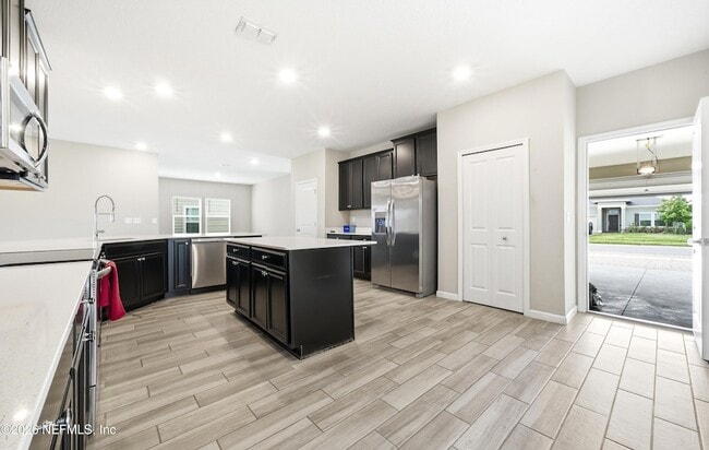 Building Photo - 2730 White Cedar Ln