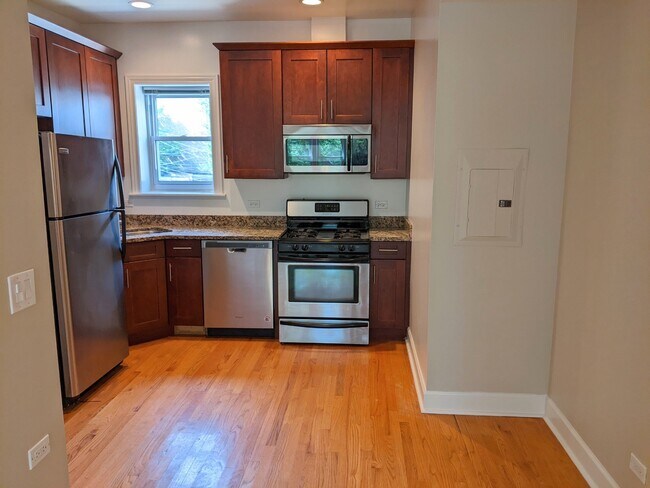 Building Photo - 142 Elmwood Ave