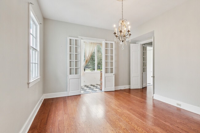 Building Photo - 523 Turquoise St