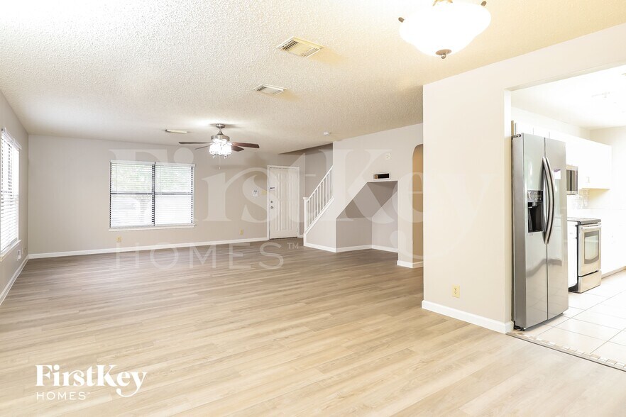 Building Photo - 12514 Redrock Oak