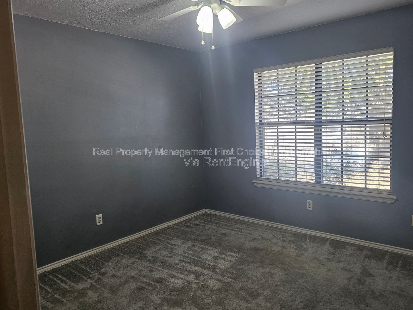 Building Photo - 306 Elfen Glen St