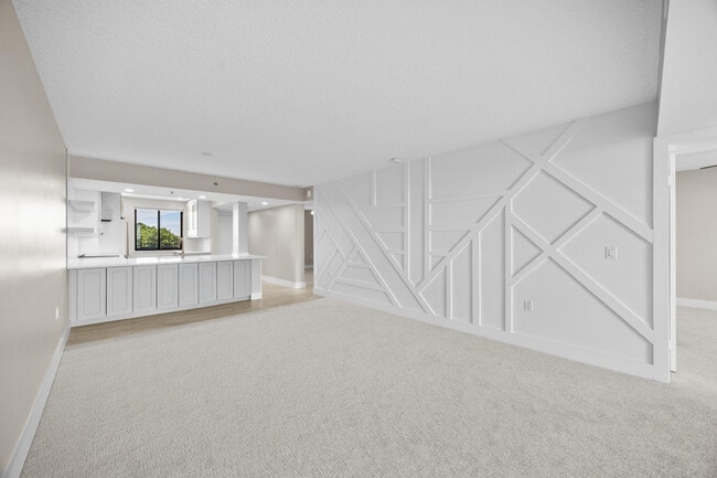 Building Photo - 401 S Seas Dr