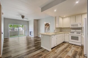 Building Photo - 555 Lands End Way