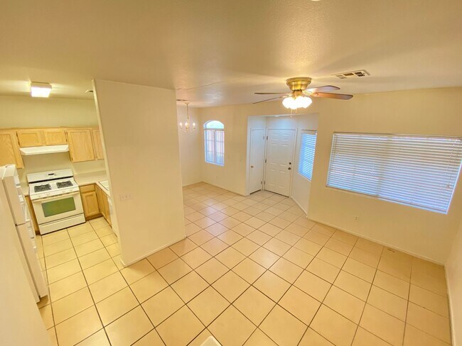 Building Photo - Charming 2 Bed/3Bath/2 Car Garage, Townhom...