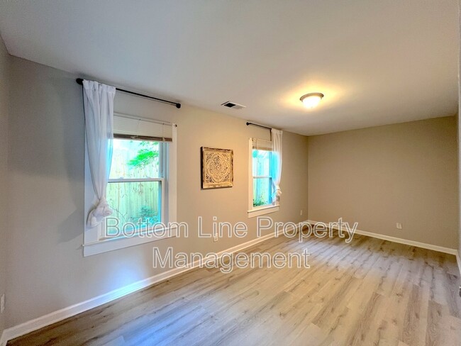 Building Photo - 613 1/2 Charlotte Ave