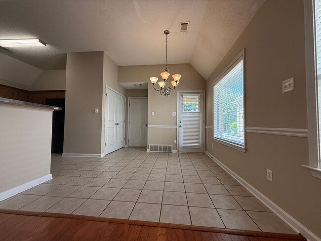 Building Photo - ADORABLE TWO STORY HOME IN GREAT LOCATION!