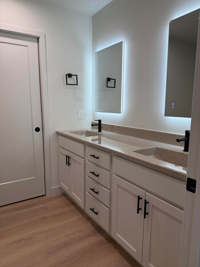 Building Photo - 1007 Jefferson St