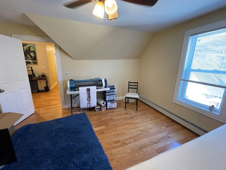 Building Photo - 5 Irving St