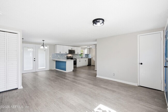 Building Photo - 7386 Dostie Dr E