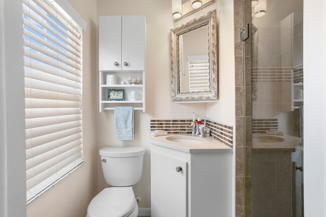 Building Photo - 4 bed, 3ba, 2 car garage home in Culbreath Heights