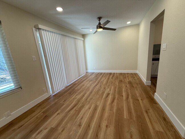 Building Photo - 5851 El Zuparko Dr