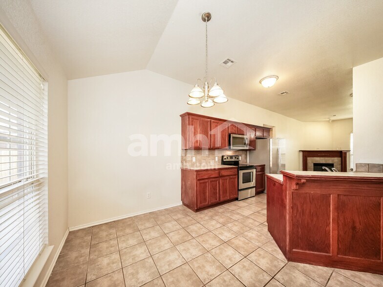 Building Photo - 4129 Queens Dr