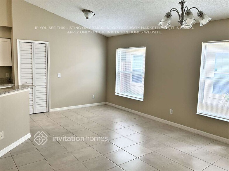 Building Photo - 13835 Valleybrooke Ln