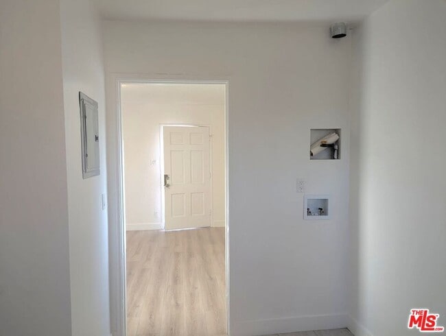 Building Photo - 3837 Sedgwick Ave