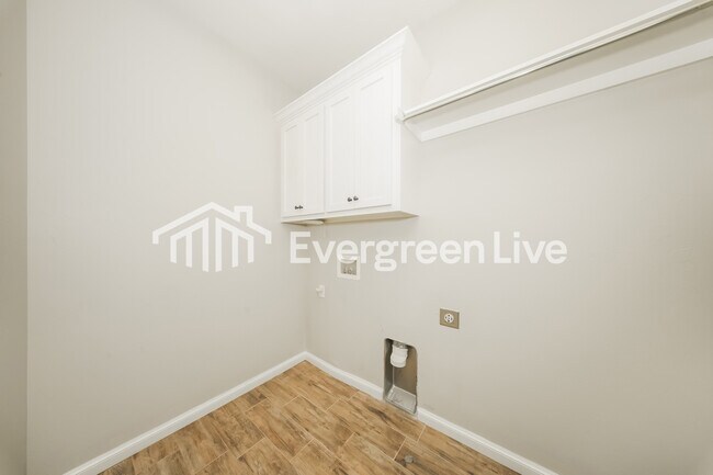 Building Photo - 2517 SE 38th St