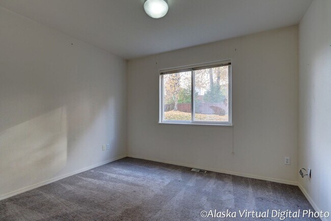 Building Photo - Midtown Spacious 3-Bedroom, 2-Bath Townhome